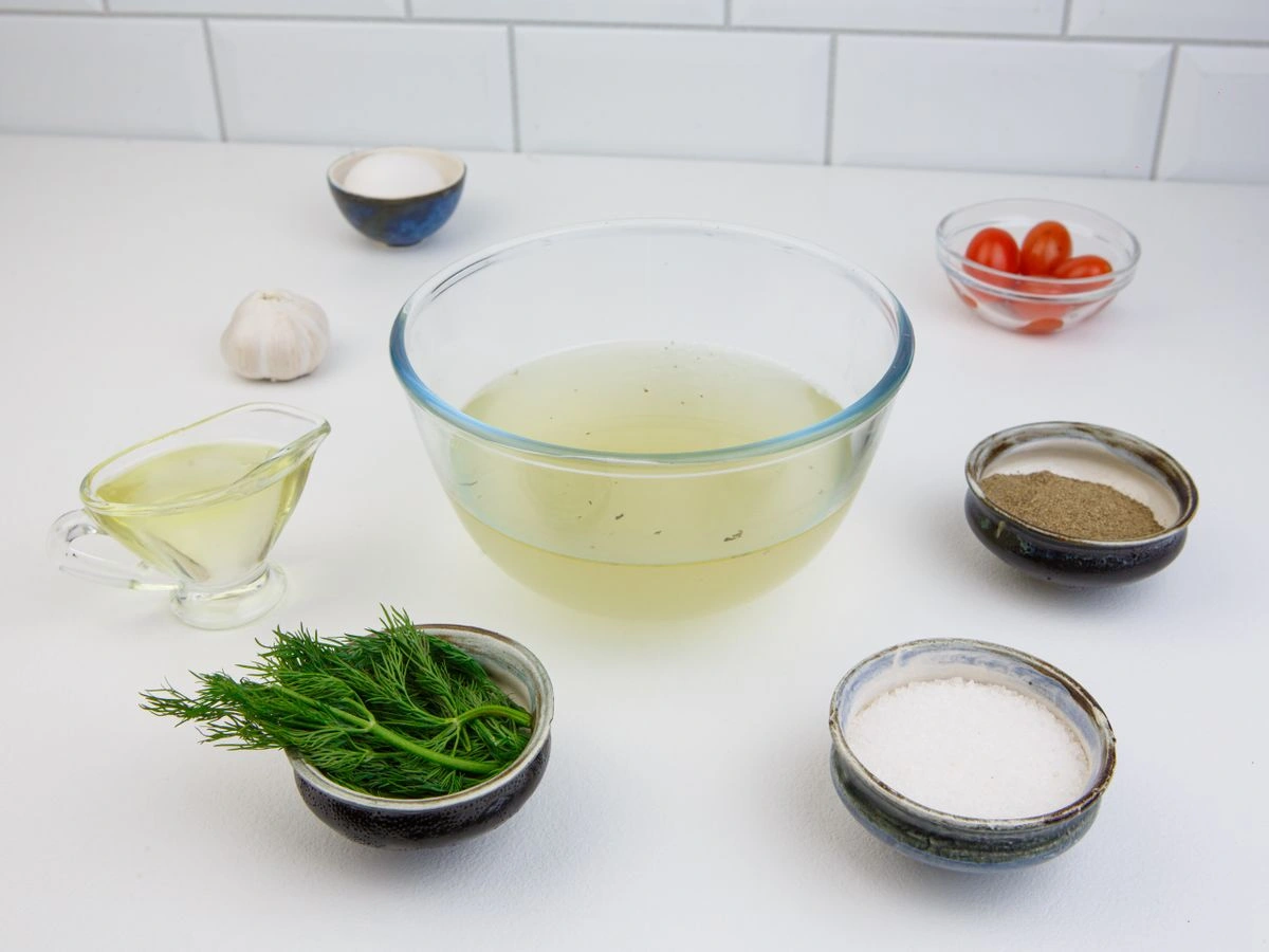 Шаг 1: Яичный суп с зеленью и томатами