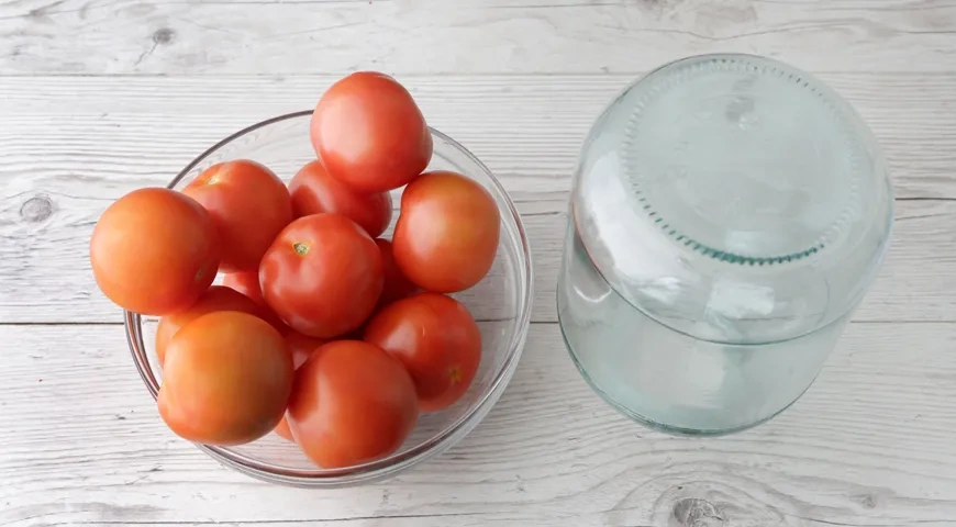 Закуска из помидоров и перца с чесноком на зиму: шаг 1