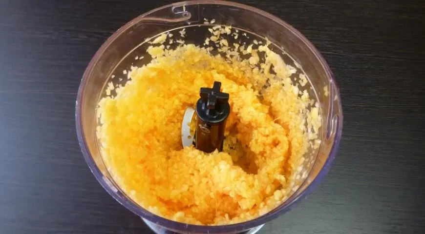 Закусочные кабачковые рулеты с сырной начинкой: шаг 1