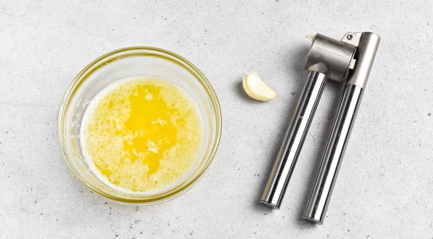 Картошка-гармошка, запеченная в духовке, с беконом и сыром: шаг 1