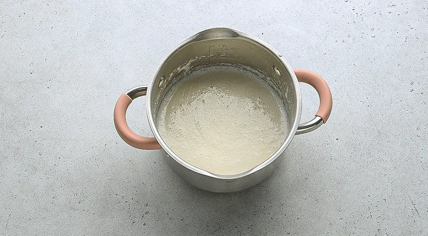 Запеченная манная каша с грушей: шаг 1