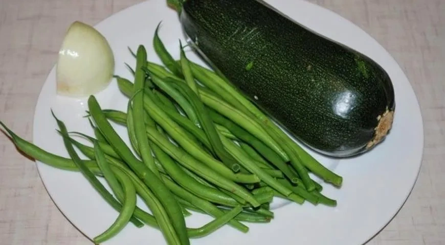 Запеченные цукини с лисичками и фетой: шаг 1