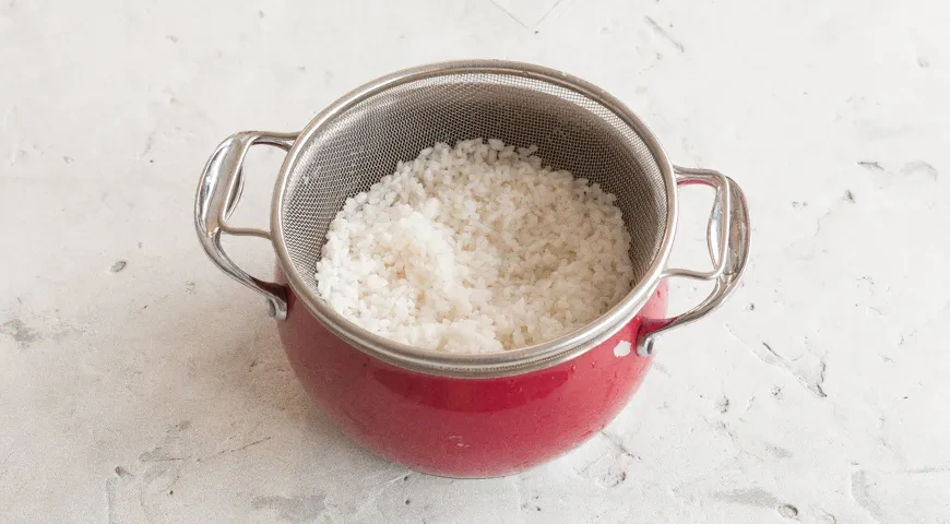 Запеченные помидоры с кальмарами и рисом: шаг 1