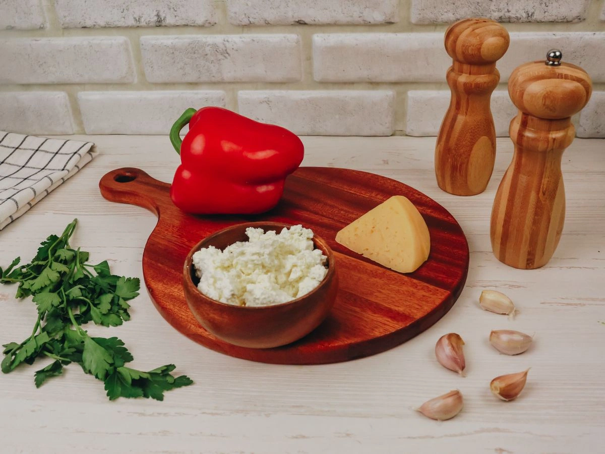 Шаг 1: Запеченный перец с творогом и зеленью