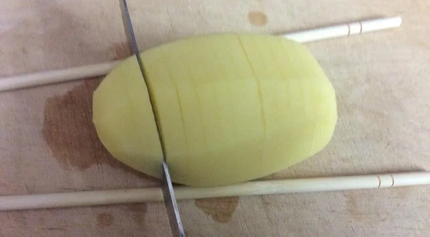 Запечённый картофель: шаг 1