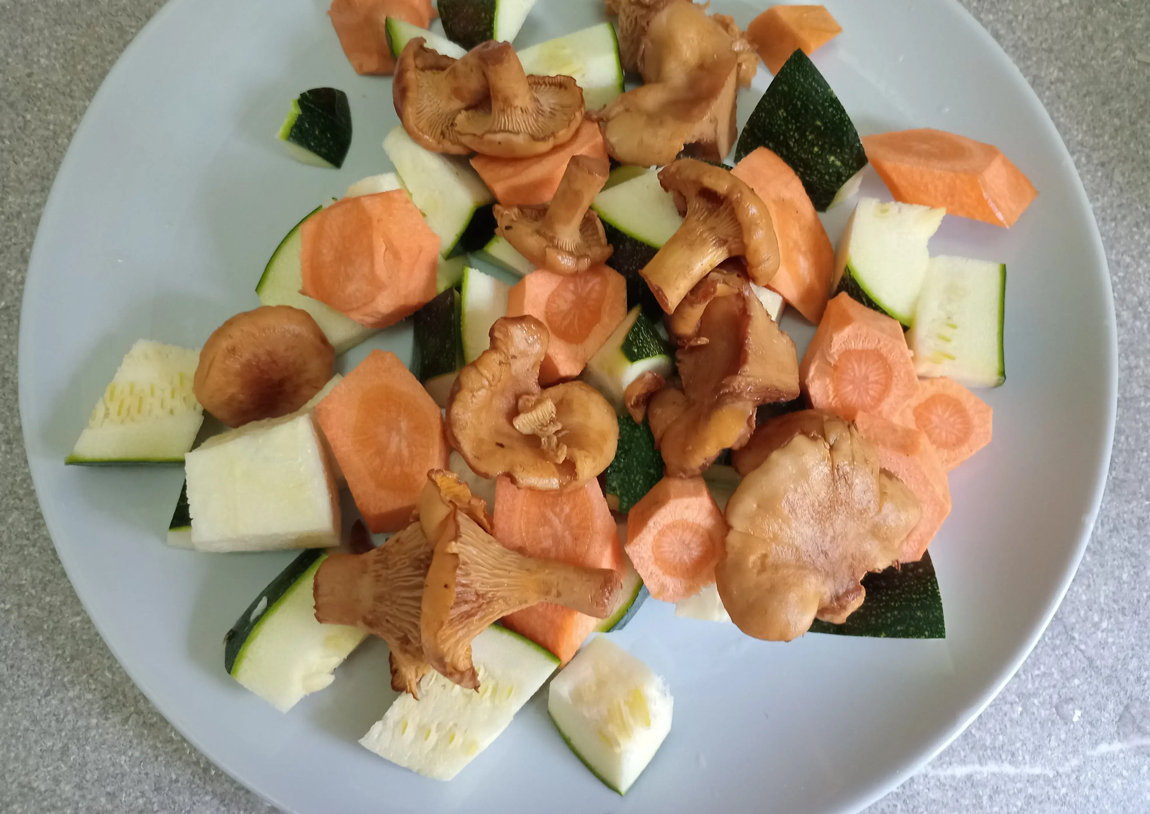 Запеканка с индейкой, овощами и лисичками: шаг 1