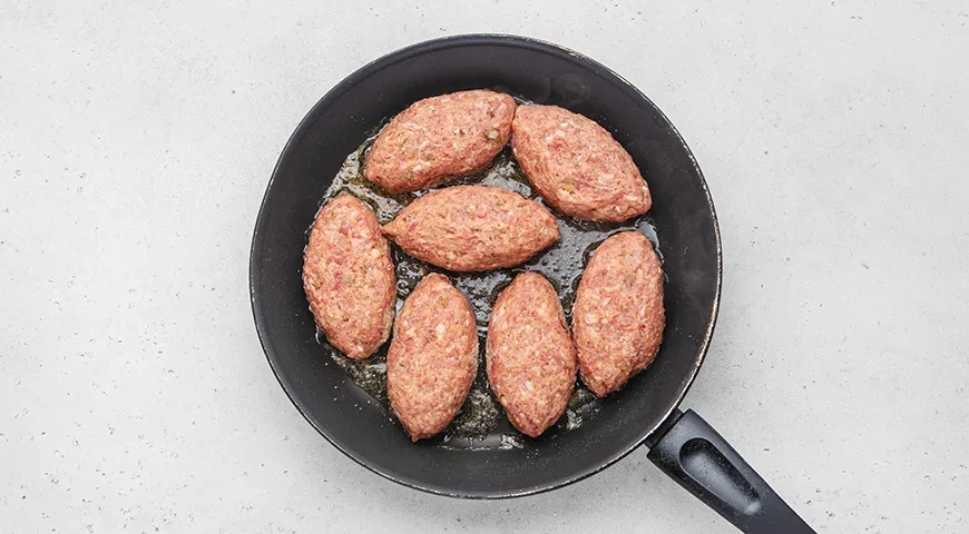 Жареная котлета в тесте: шаг 1