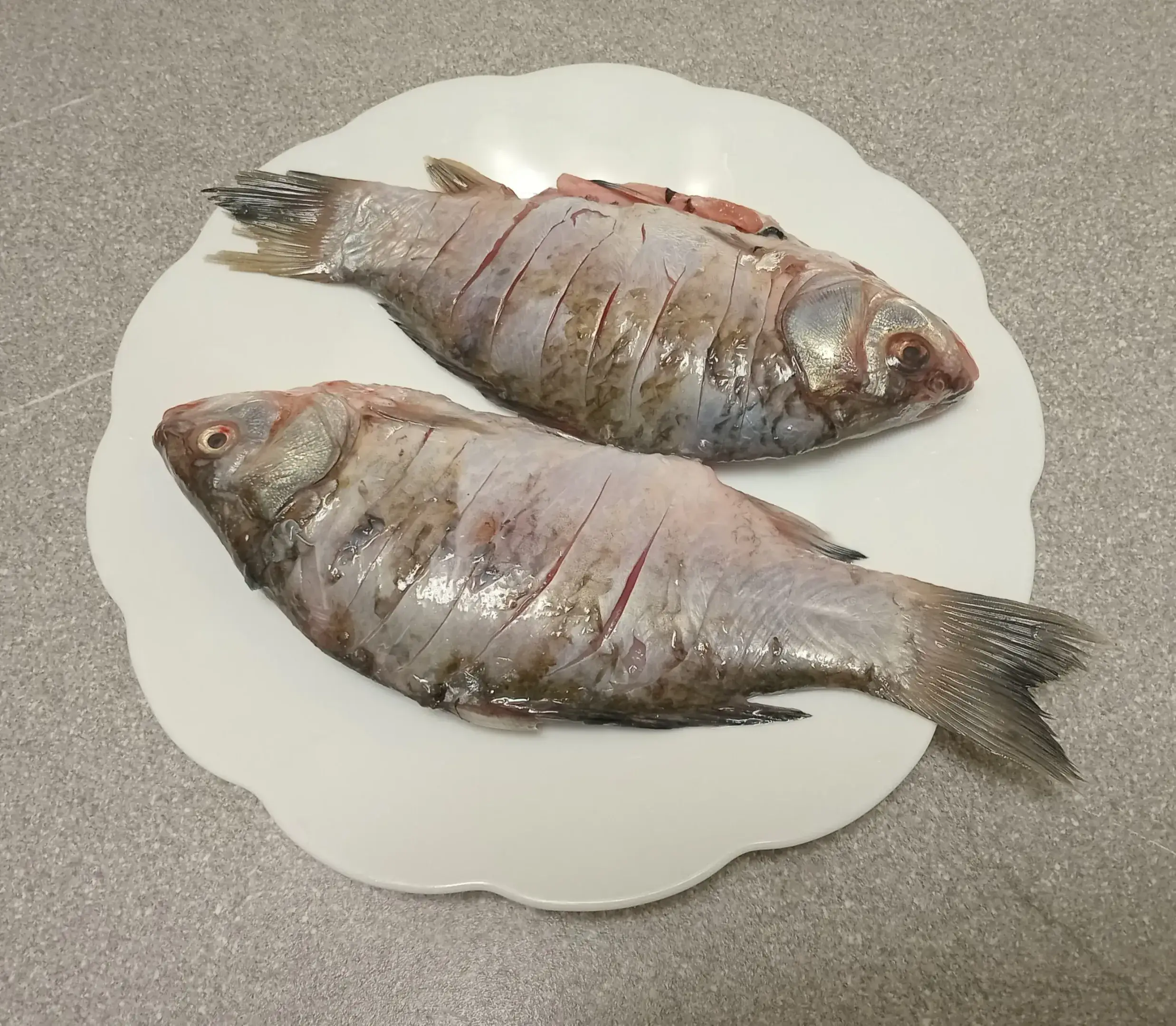 Жареные хрустящие караси: шаг 1