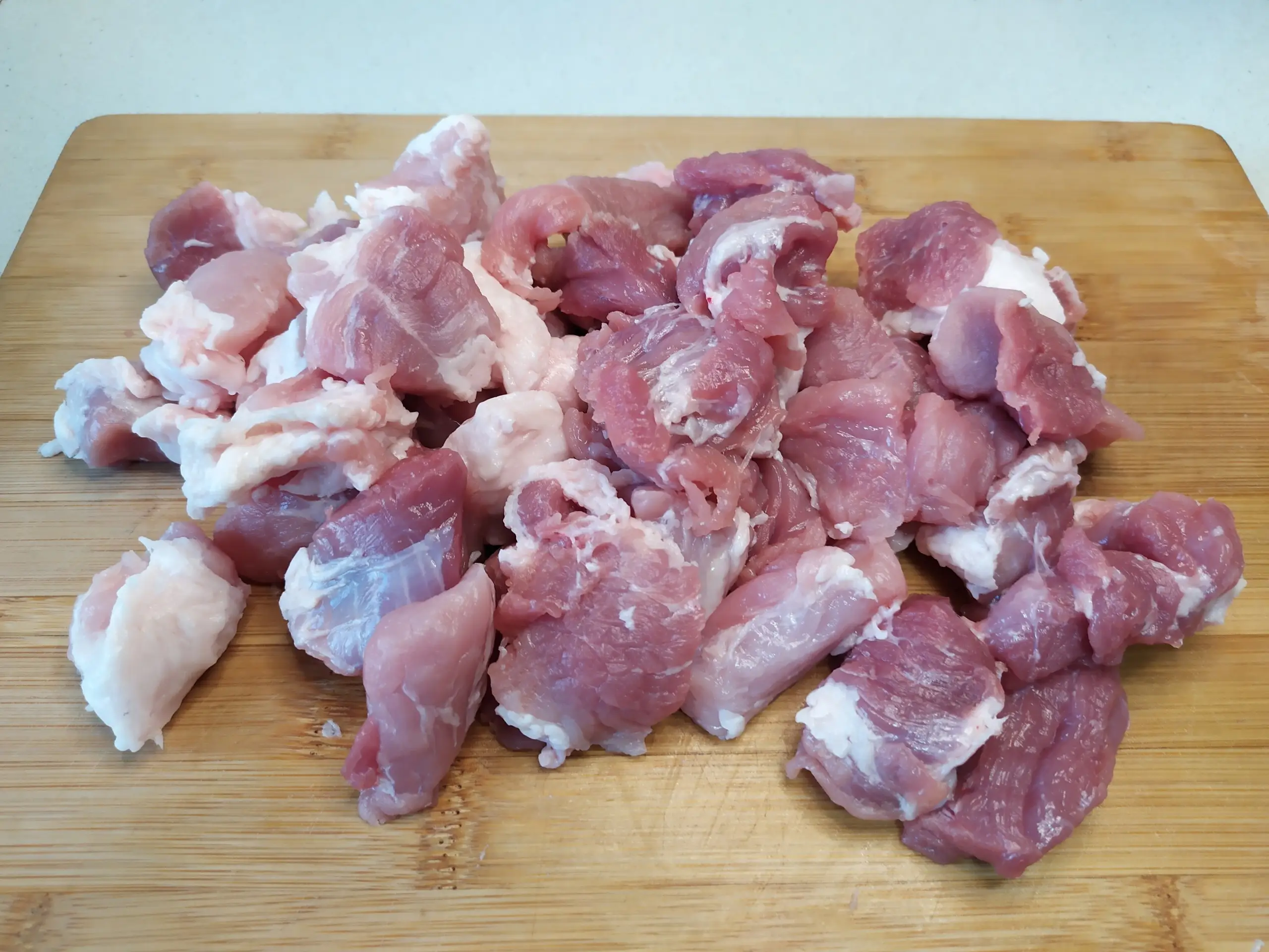 Шаг 1: Жаркое со свининой и грибами