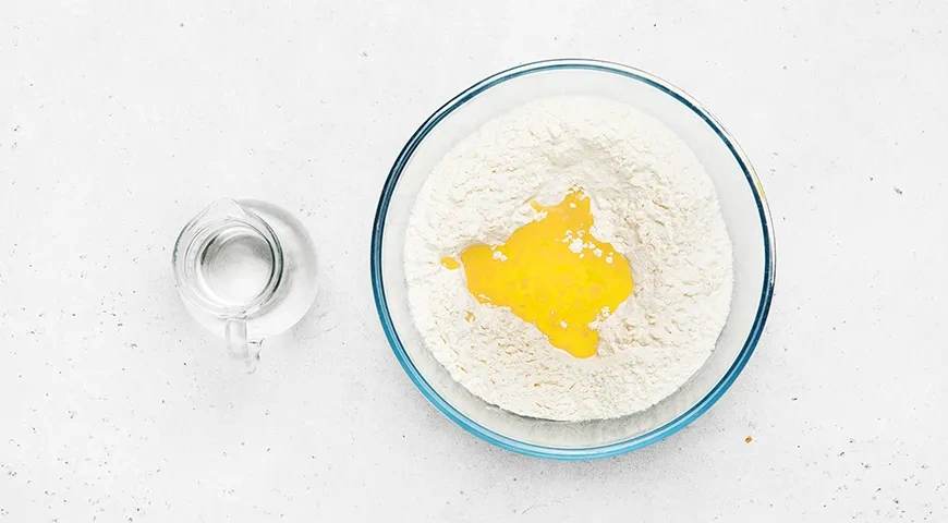 Жаркое в горшочке из теста: шаг 1