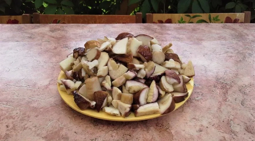 Жульены из белых грибов: шаг 1