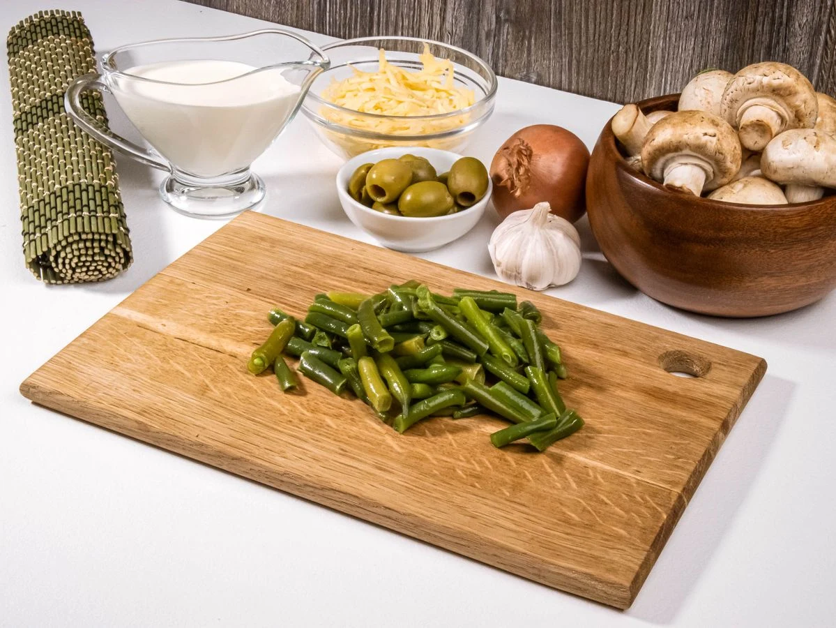 Шаг 1: Жюльен с оливками и стручковой фасолью