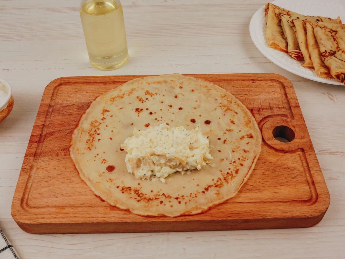 Шаг 10: Блинчики с сыром и яйцом