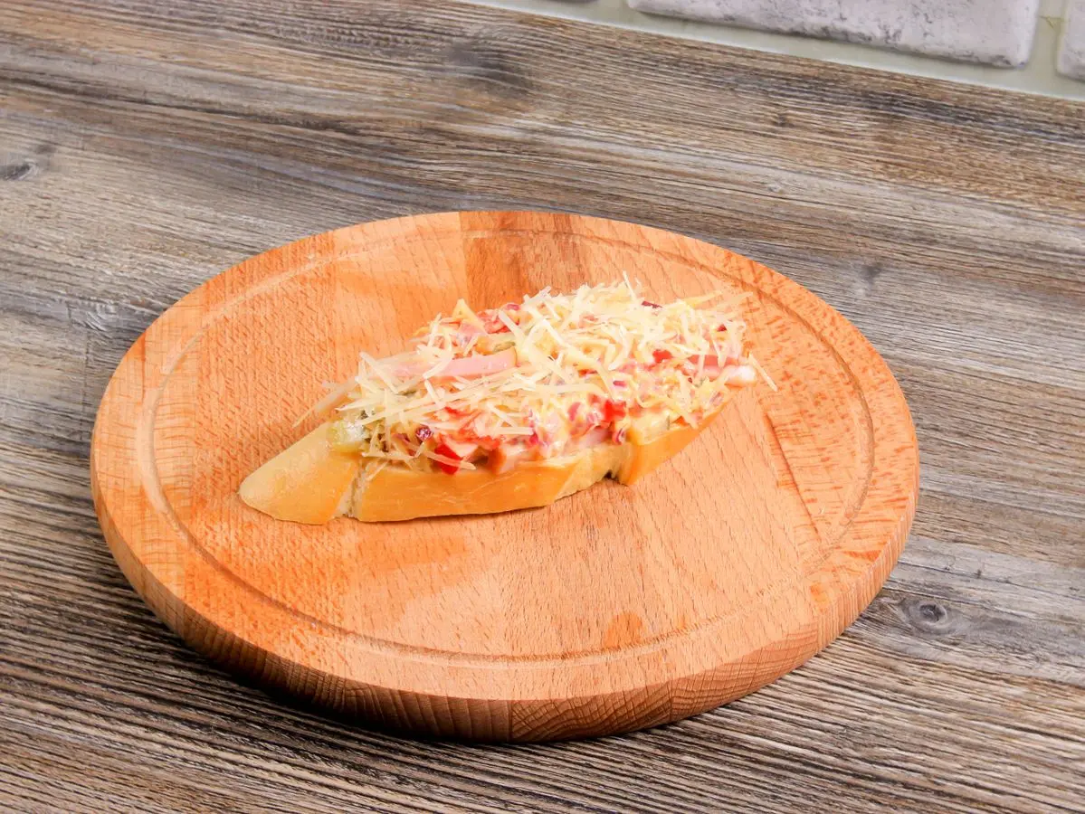 Шаг 10: Брускетта с ветчиной и сыром