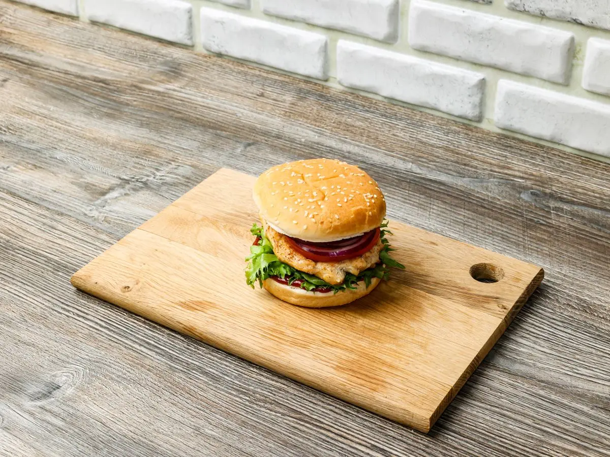 Шаг 10: Бургер с куриной грудкой