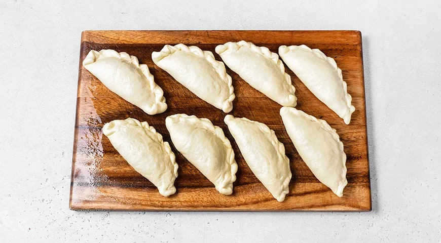 Дрожжевые пирожки со свеклой и яблоками на сковороде: шаг 10