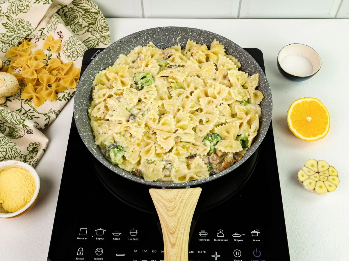 Шаг 10: Фарфалле с брокколи и шампиньонами в сливочно-цитрусовом соусе