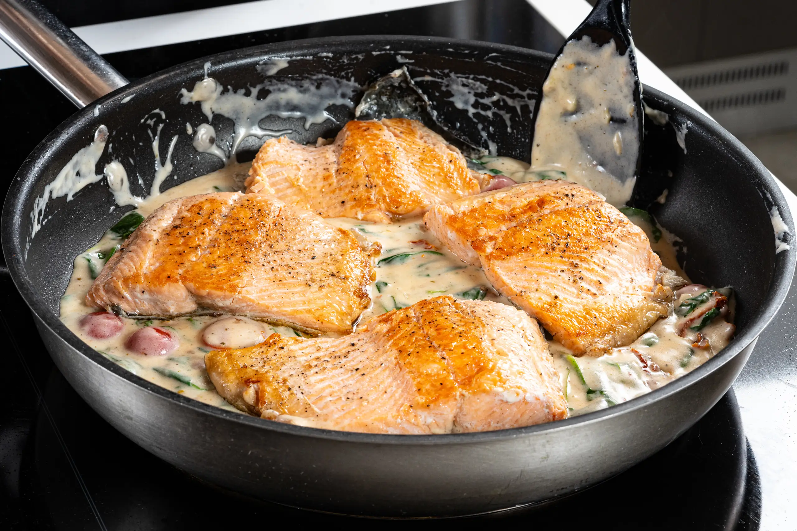 Шаг 10: Форель в сливочном соусе