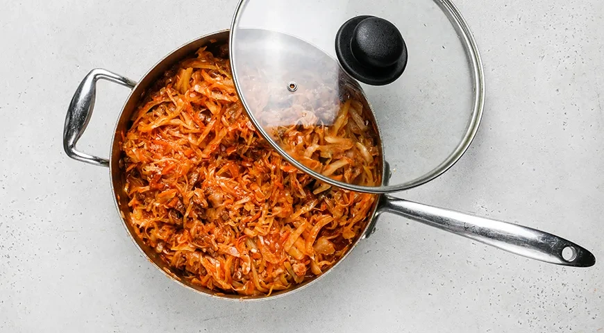 Капуста, тушённая с мясом по-домашнему: шаг 10