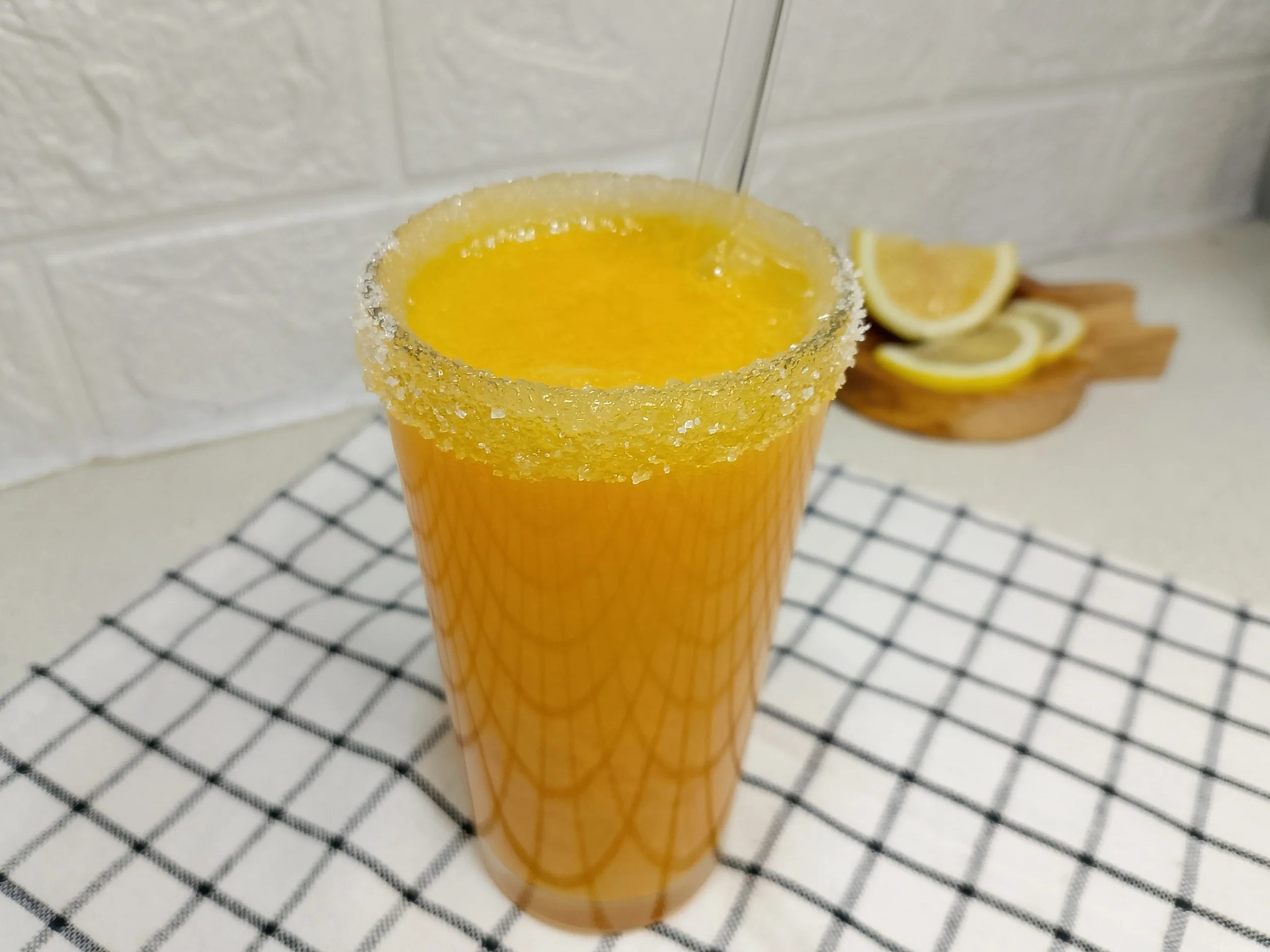 Шаг 10: Коктейль с шампанским и манго на 14 февраля