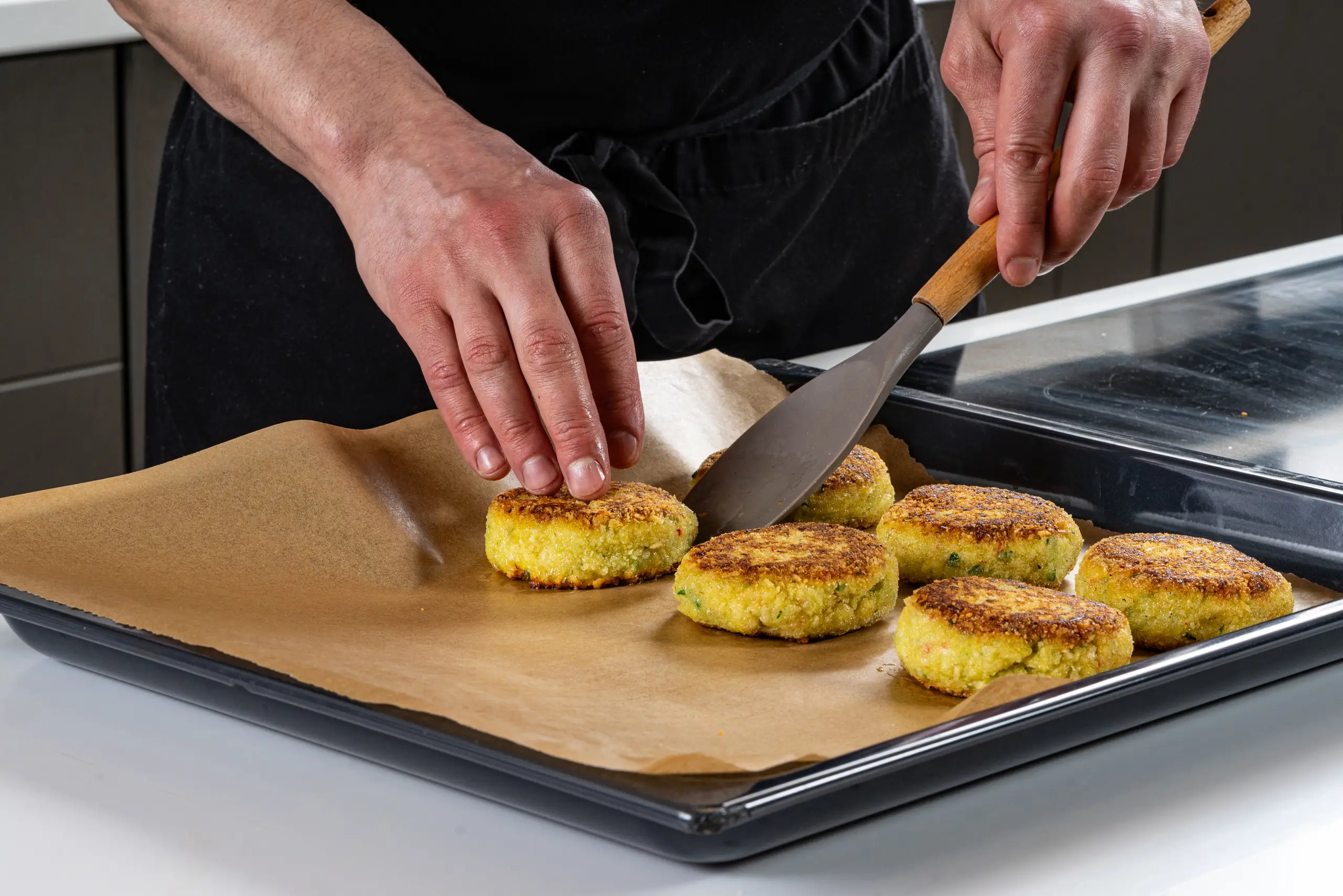 Шаг 10: Котлеты из капусты с острым соусом