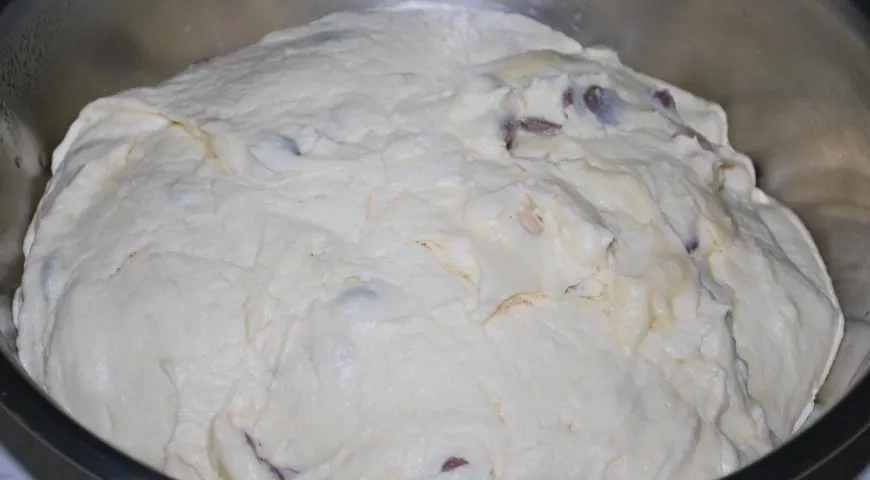 Кулич с шоколадом и миндалем: шаг 10