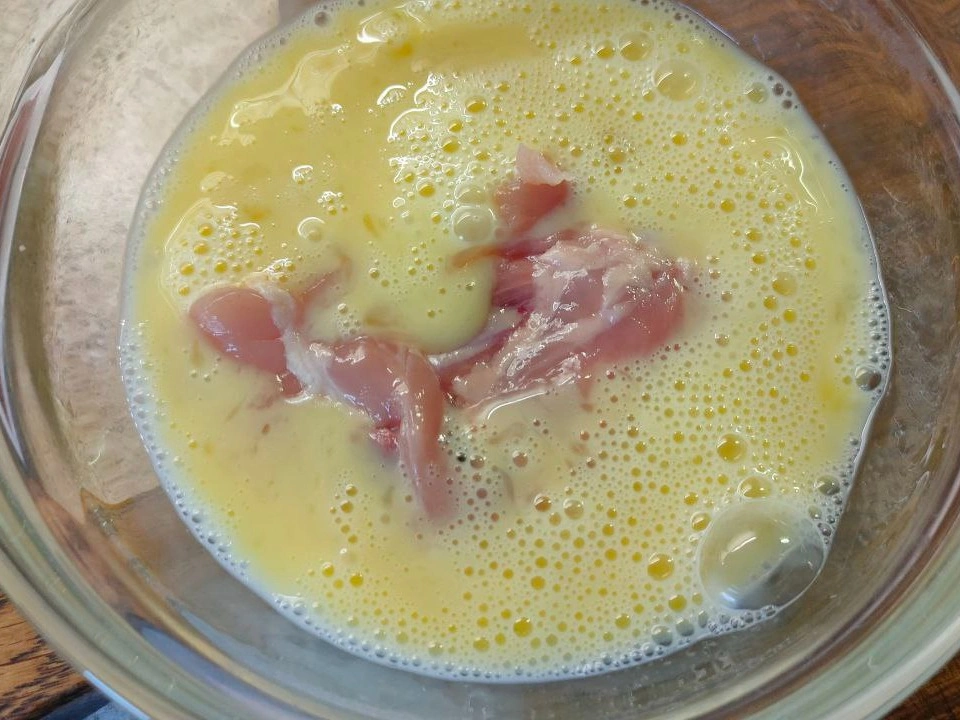 Шаг 10: Куриные бедра, запеченные в панировке