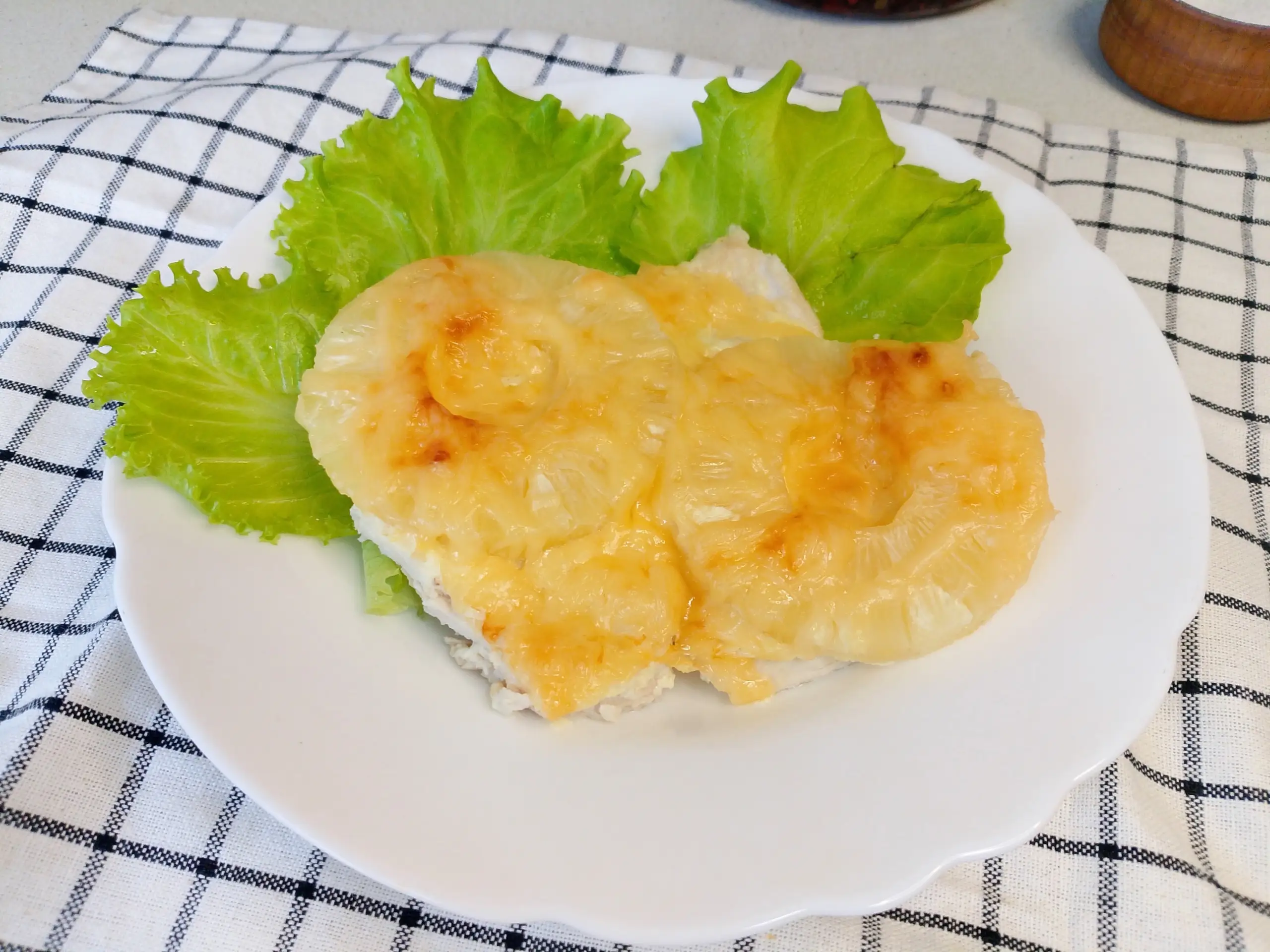 Шаг 10: Курица с ананасами в духовке