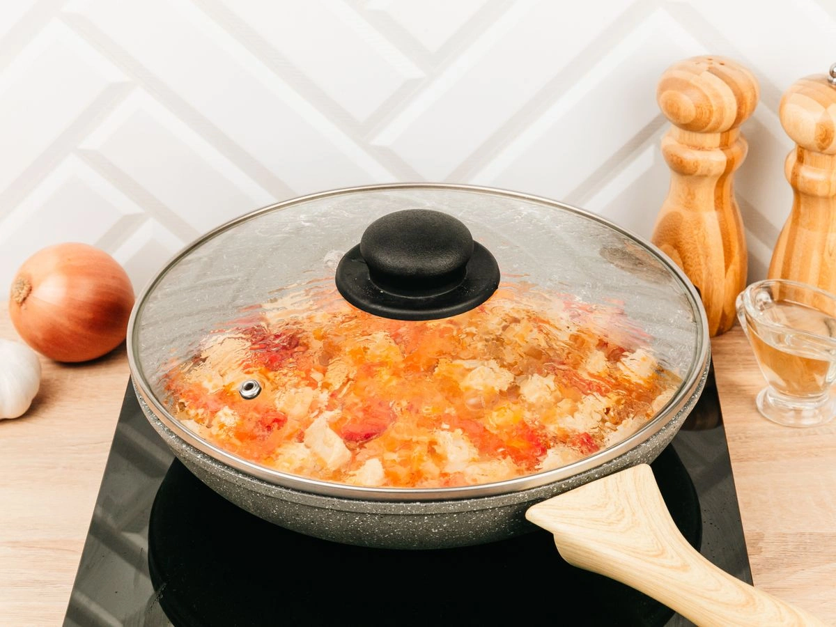 Шаг 10: Курица тушёная с овощами