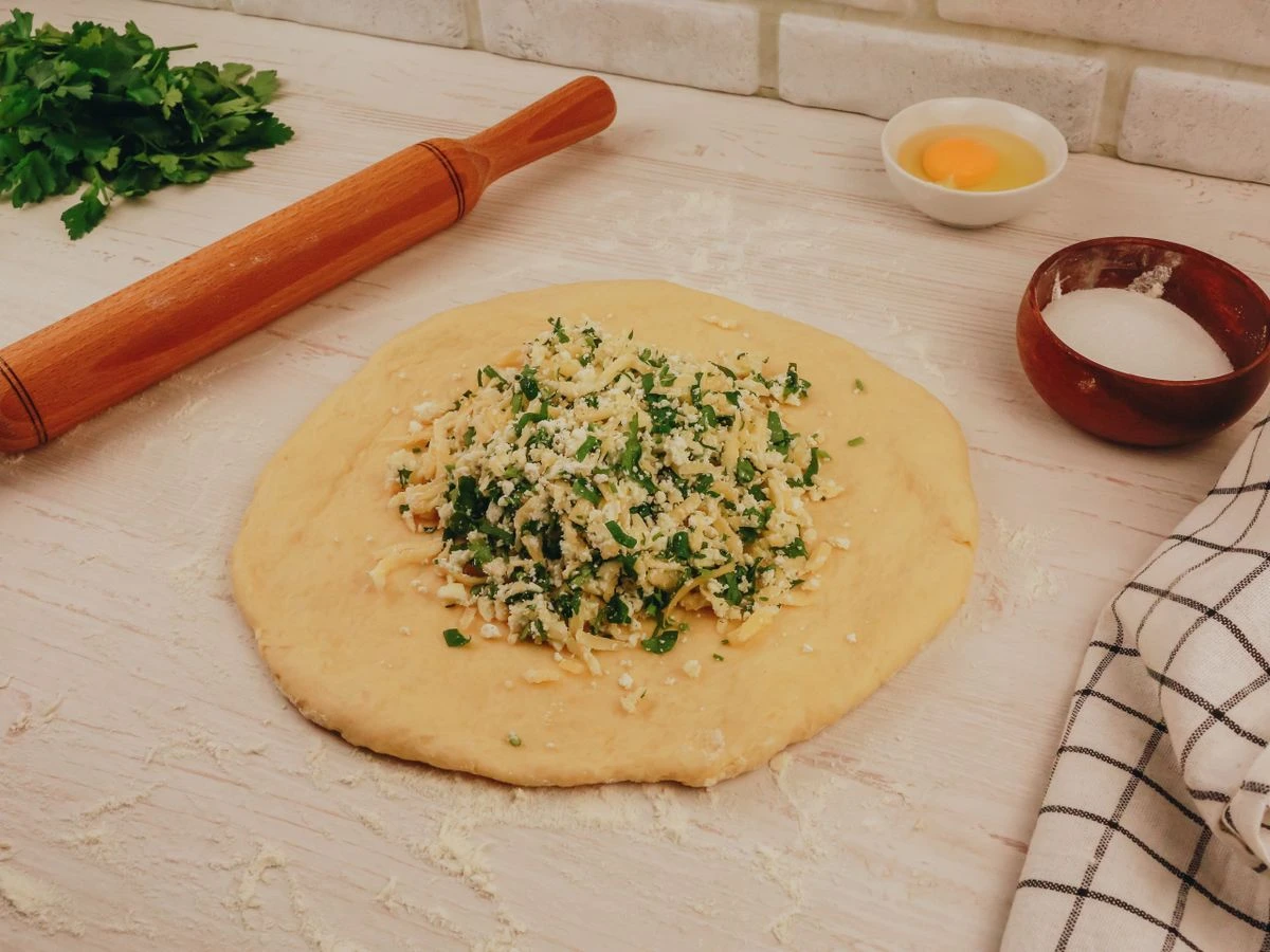 Шаг 10: Лепёшка с сыром, зеленью и творогом