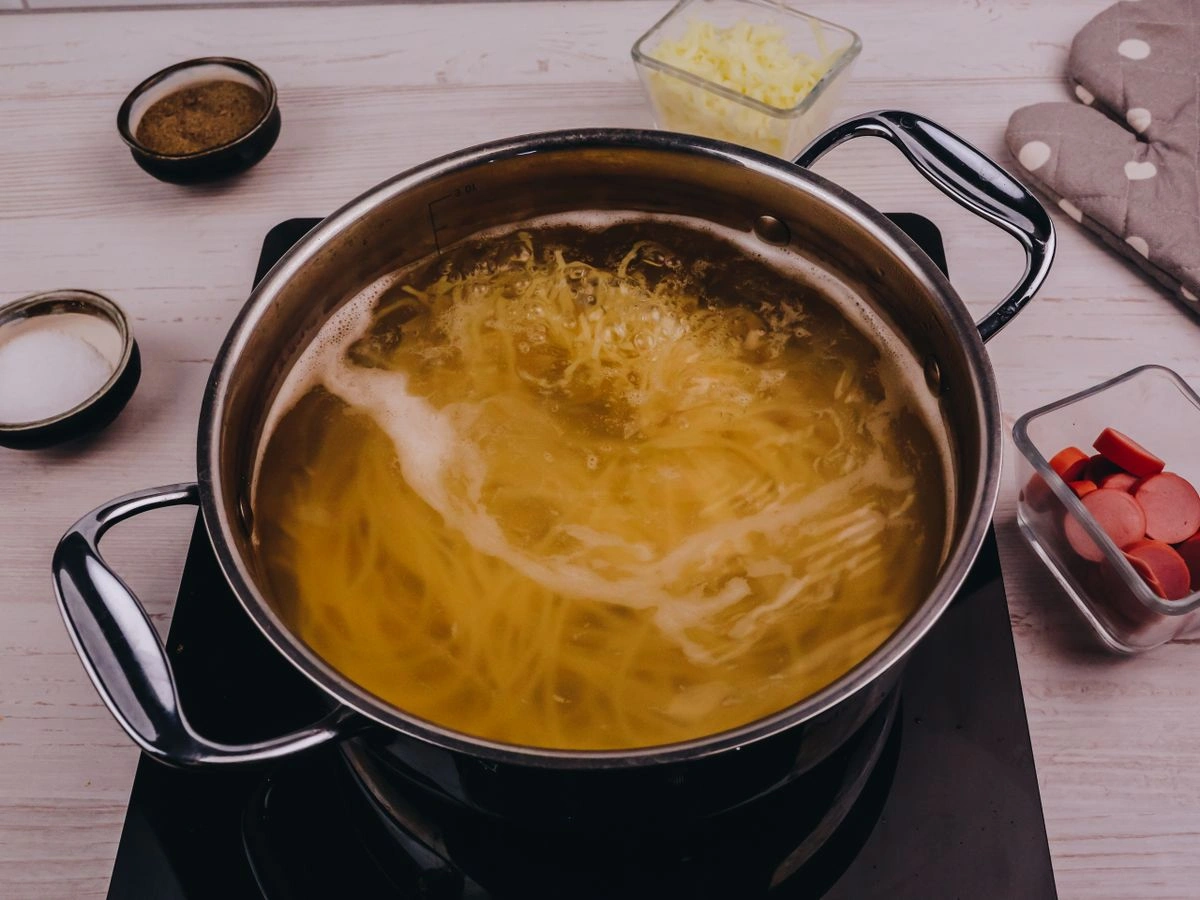 Шаг 10: Макароны с сосисками в томатном соусе