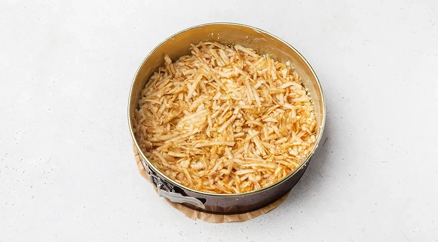 Насыпной пирог с яблоками и творожной начинкой: шаг 10
