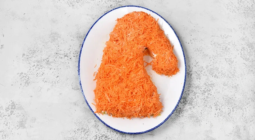 Новогодний салат «Лошадь»: шаг 10