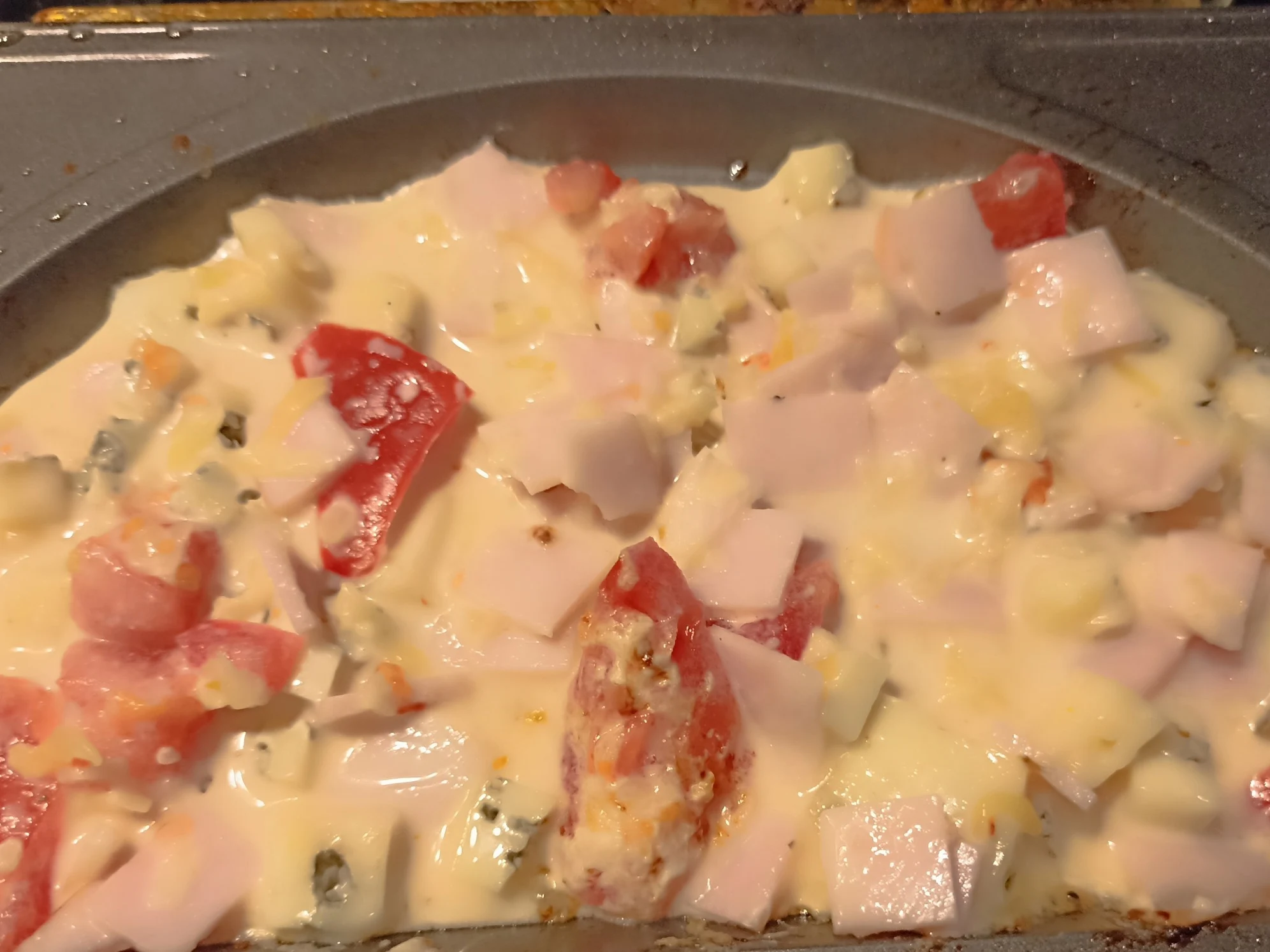 Шаг 10: Омлет с ветчиной, помидорами и сыром в мультипекаре