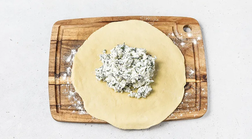 Осетинский пирог с творогом: шаг 10