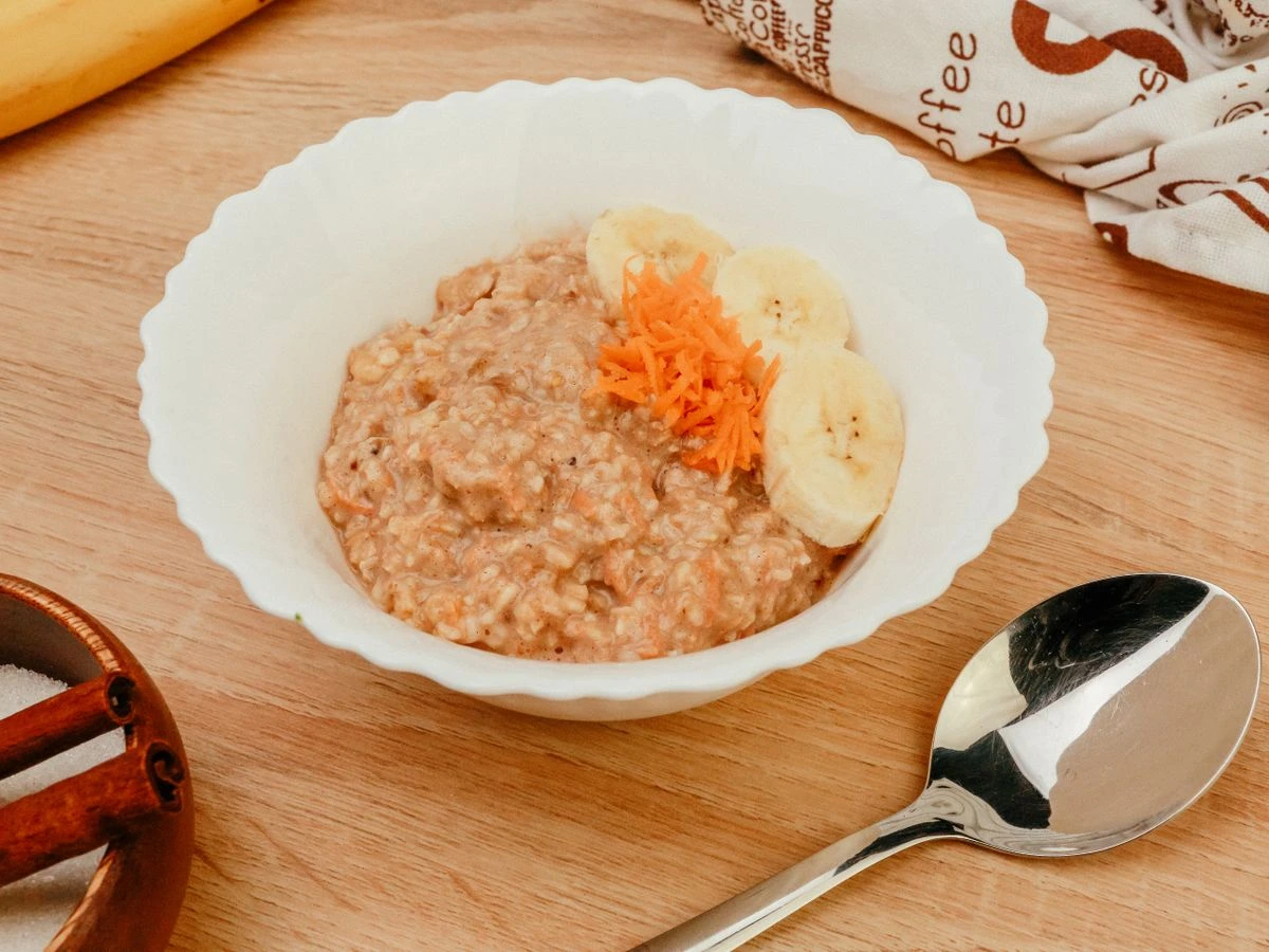 Шаг 10: Овсянка с бананом, корицей и морковью