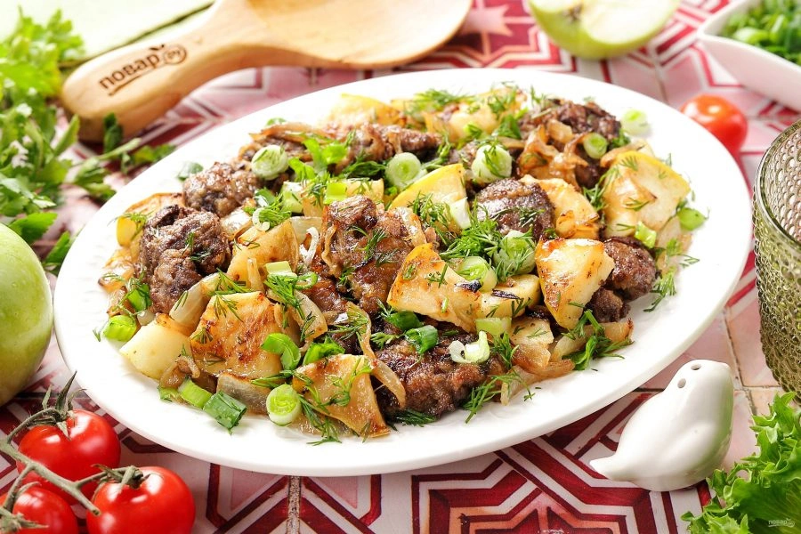 Шаг 10: Печень с луком и яблоками