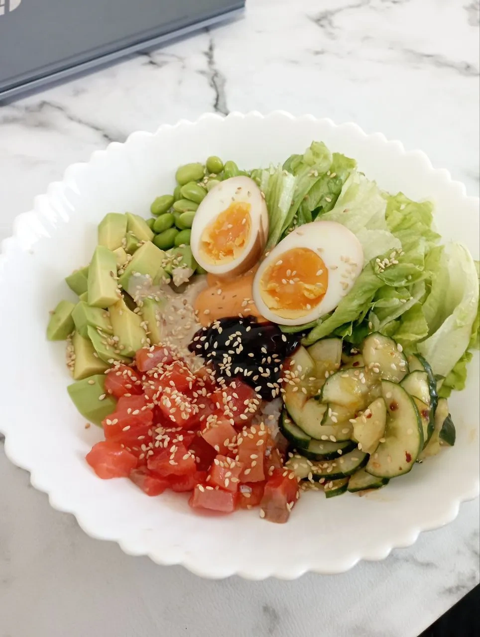 Поке-боул со слабосоленой форелью и авокадо: шаг 10