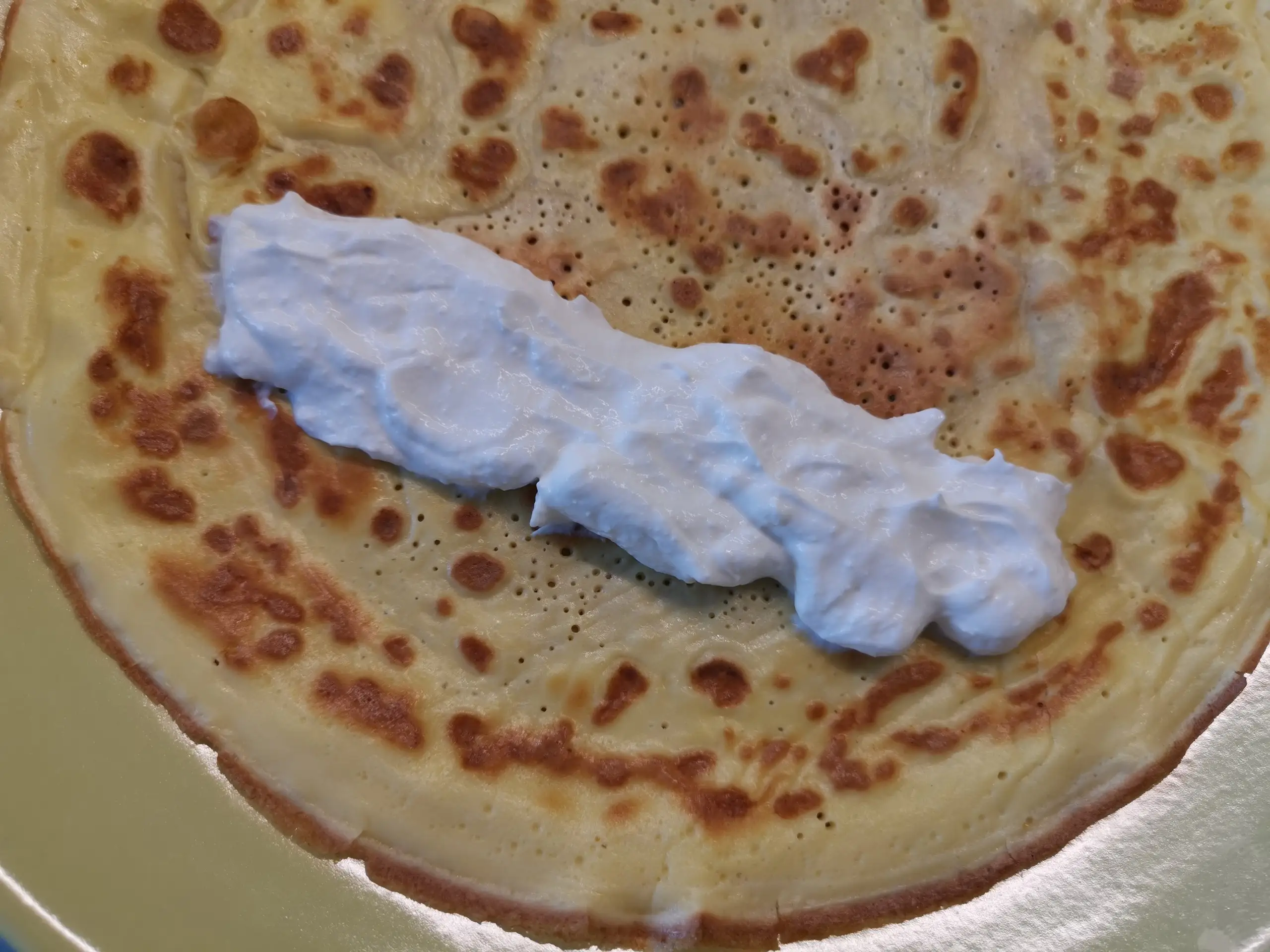 Шаг 10: ПП-блины с красной рыбой и творожным сыром