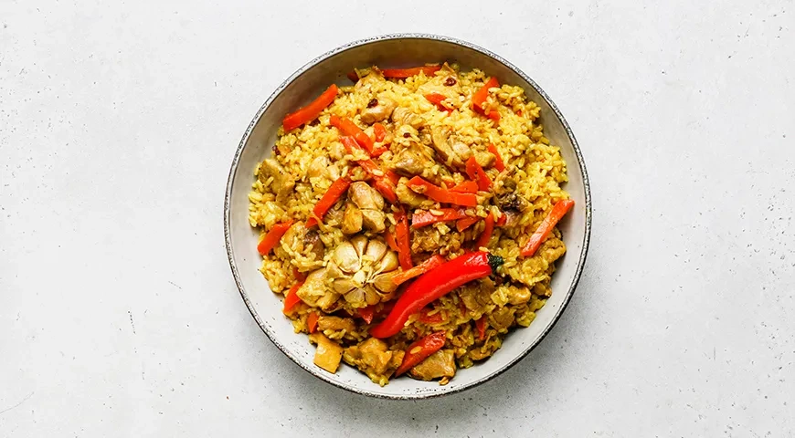 Рассыпчатый плов с курицей на сковороде: шаг 10