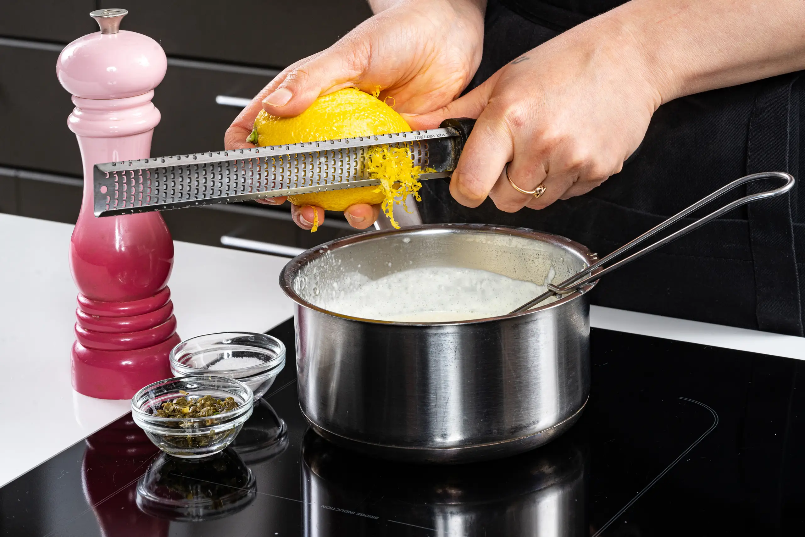 Шаг 10: Рыбные котлеты в духовке со сливочным соусом