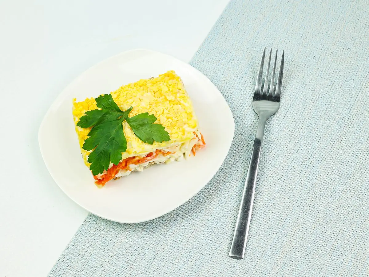 Шаг 10: Салат «Мимоза» с сайрой