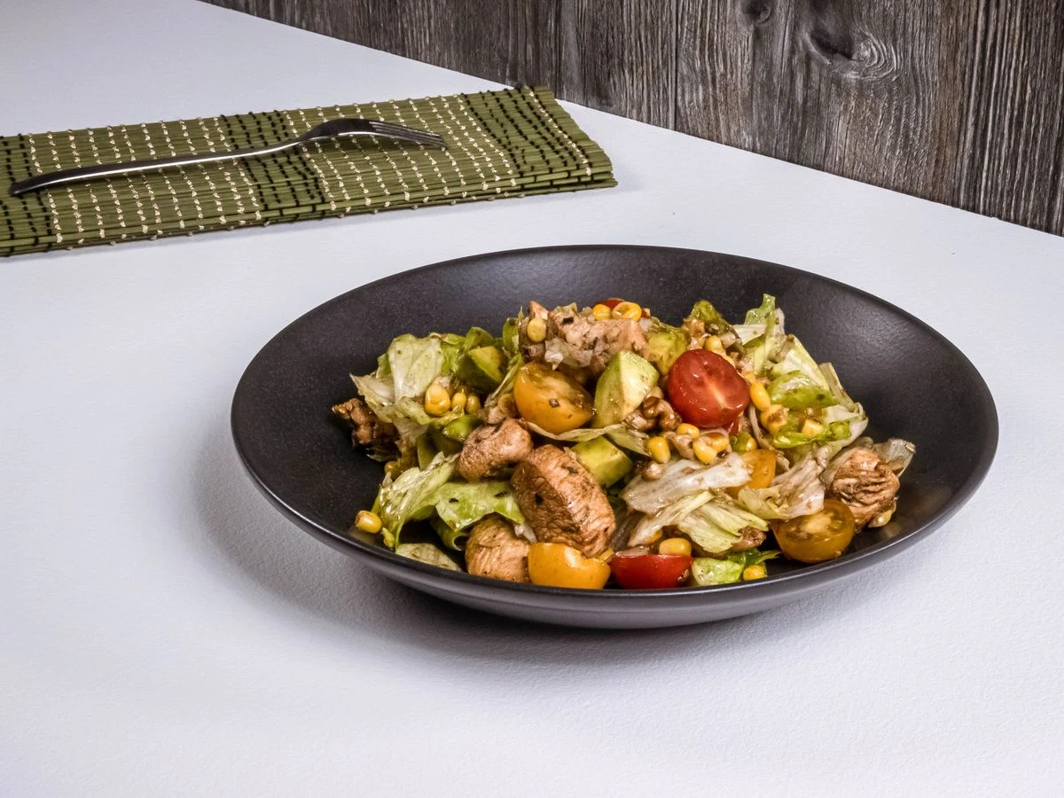 Шаг 10: Салат с курицей и авокадо