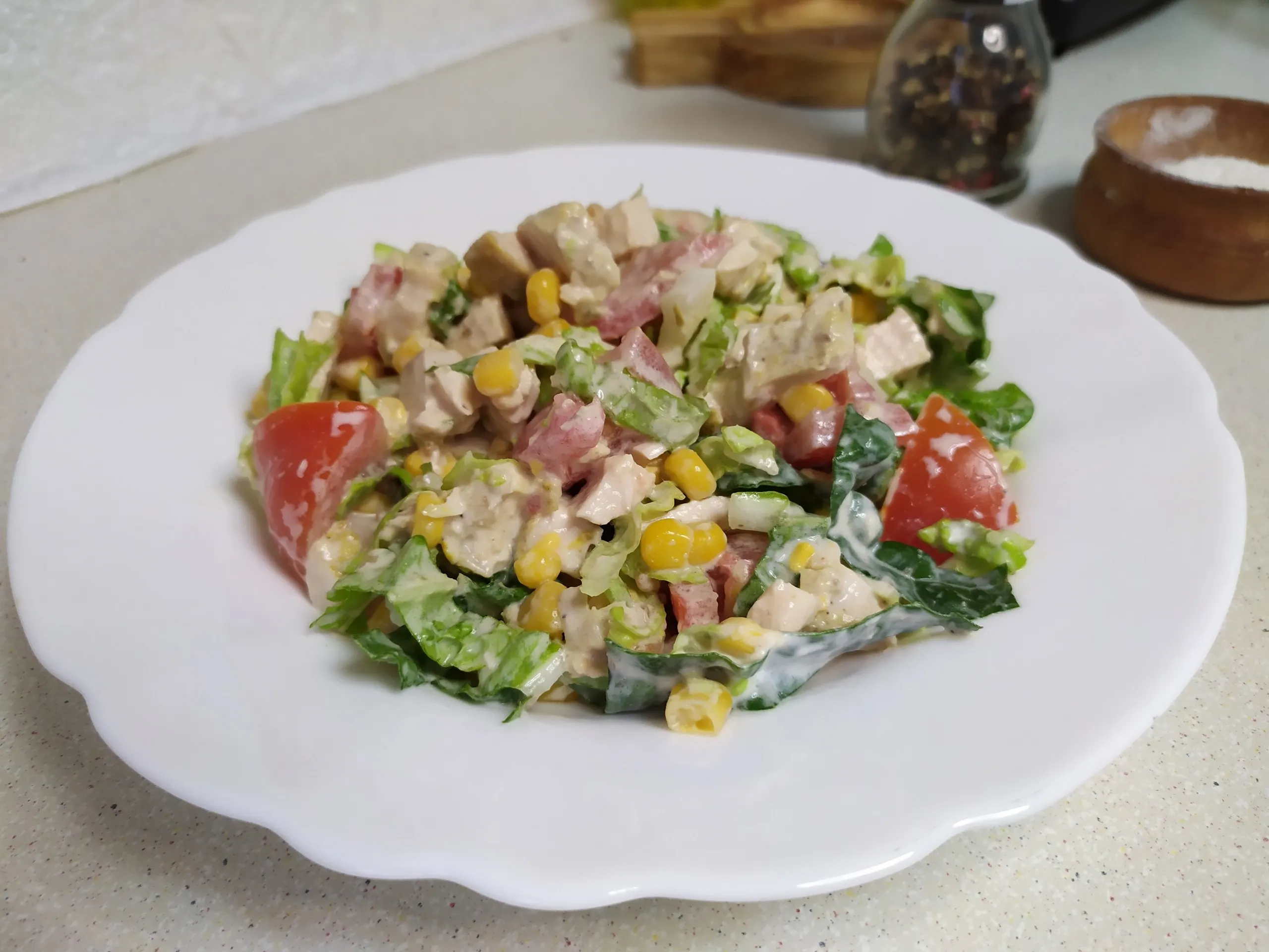 Шаг 10: Салат с пекинской капустой, курицей и помидорами