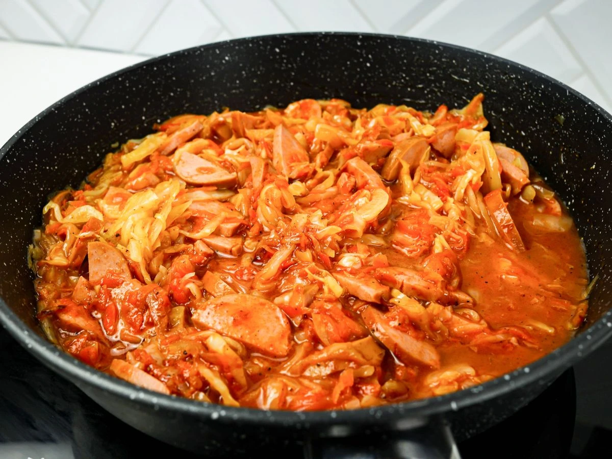 Шаг 10: Сардельки с тушеными овощами