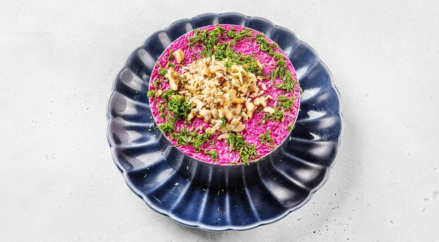 Селедка под шубой с орехами: шаг 10