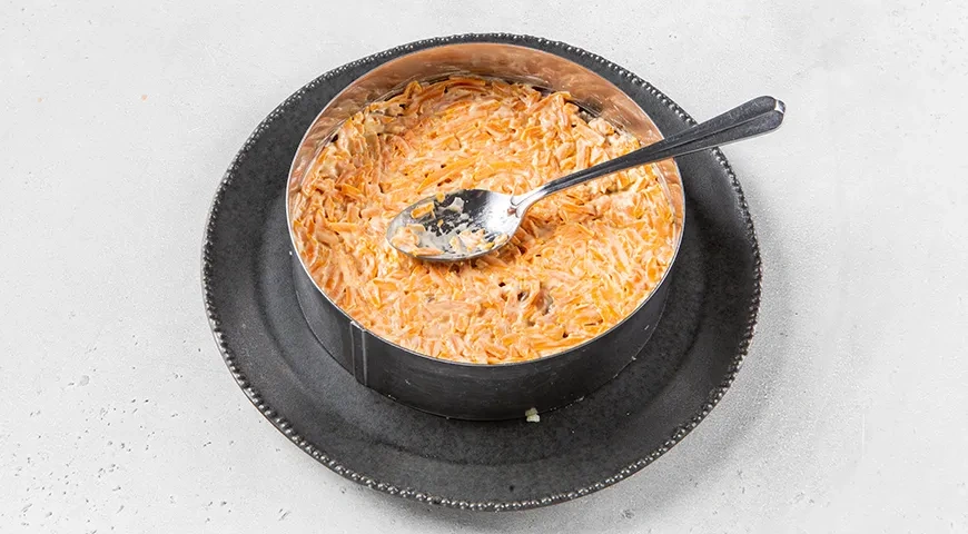 Селедка под шубой с зеленым горошком: шаг 10