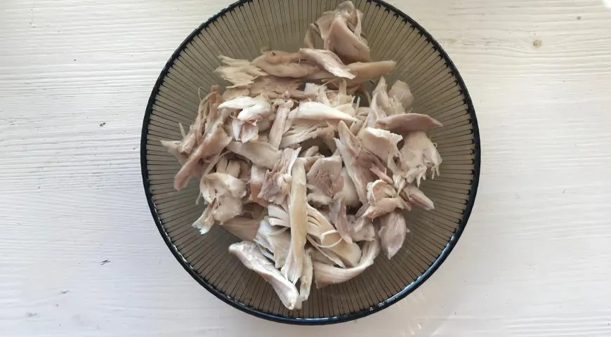 Щи из свежей капусты с курицей и помидорами: шаг 10