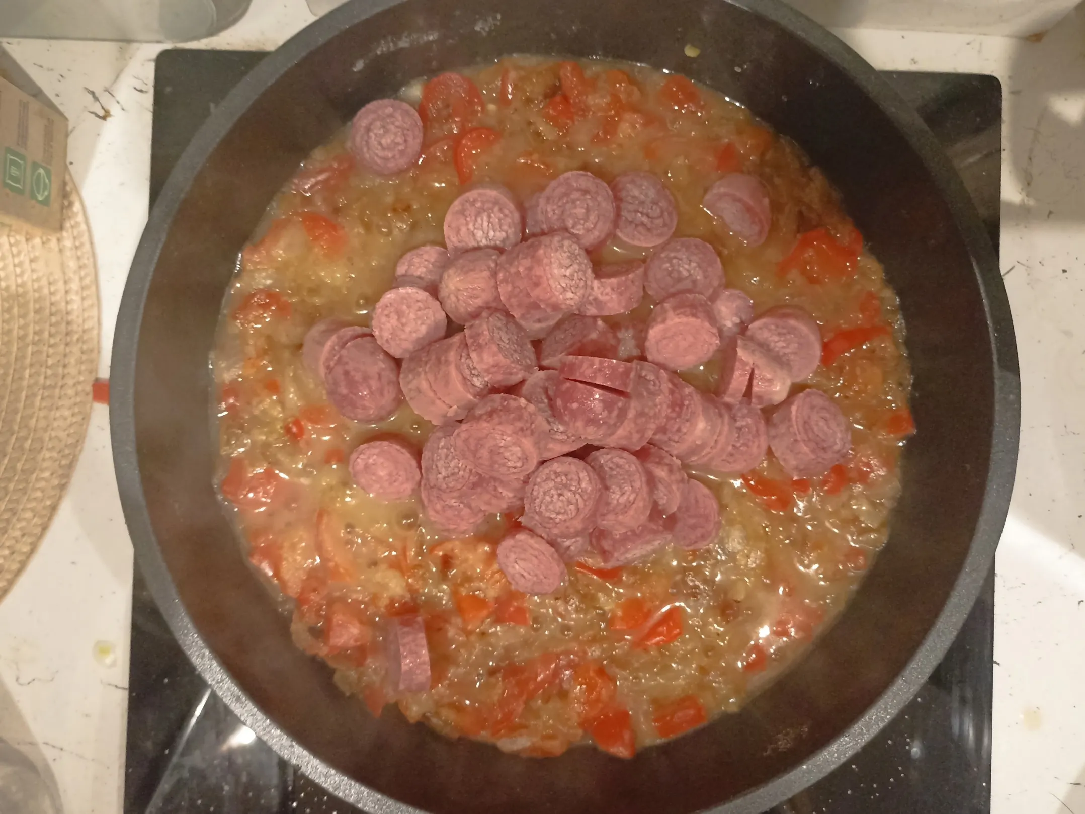 Шаг 10: Сосиски, тушенные с овощами