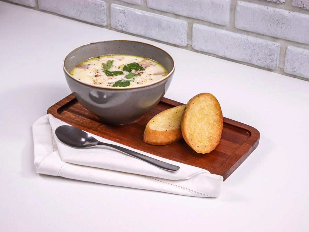 Шаг 10: Сырный суп с охотничьими колбасками